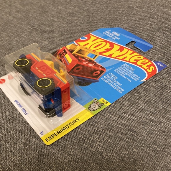 Hot Wheels Bricking Trails - Picture 2 of 5